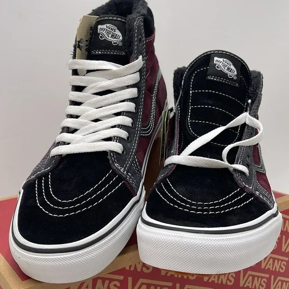 Vans Men’s Sk8-Hi Mte
(Mte) Port Royale/Black
VN0A4BV7XKZ
Boots Sneakers - Picture 6 of 16
